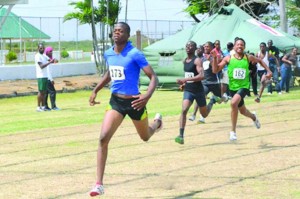 Jason Yaw wins Under-17 200m in 21.7s