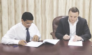 Guyana Franchise partner Dr Ranjisinghi “Bobby” Ramroop and CPL Chief Executive Officer Damien O'Donohoe at the signing of the Guyana CPL Franchise