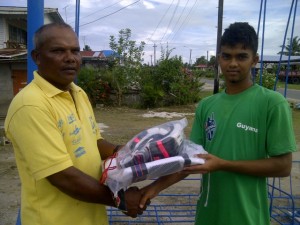 Parmesh Parsotam receiving gear from president of the Affiance Sports Club, Haimchandra