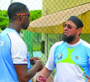  Former Pakistan spinner Saqlain Mushtaq (right) engages West Indies off-spinner Shane Shillingford in discussion 