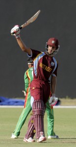 Tagenarine Chanderpaul acknowledges the crowd after reaching his half-century (WICB photo)