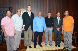 President Donald Ramotar with the team of medical experts and sponsors of the Guyana Kidney Transplant Programme. Among them is Washington University Professor Dr Rakesh Kumar (second from right)