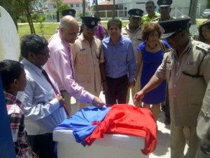 The Commissioner of Police and executive members of Zara Reality Holding, Jay  Sobhraj, Nardeo Singh and Sarvan Budhu unveil the plaque at the official opening of the centre 