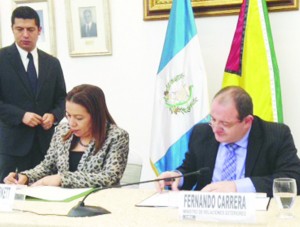 Foreign Affairs Minister Carolyn Rodrigues-Birkett and her Guatemalan counterpart Luis Fernando Carrera Castro signing an agreement to enhance political consultations