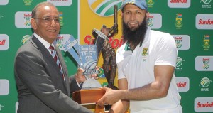 SA captain Hashim Amla receives the Sir Vivian Richards trophy from Haroon Lorgat during day 5 of the 3rd Test between South Africa and West Indies at Sahara Park Newlands, on Tuesday. 