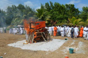 Swami Vidyanandaji Maharaj, spiritual director of the Cove and John Ashram and the America Sevashram Sangha was cremated on Wednesday at a ceremony which saw a large gathering at the East Coast institution. (See full story inside) 