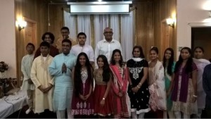 Opposition Leader Bharrat Jagdeo with youths of one of the  Mandirs on his visit 