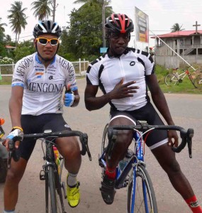 Flashback! Winner Orville Hinds (right) and second place finisher Alanzo Greaves (Avenash Ramzan file photo)