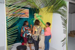 Shaunda (right) with customers at her Expo booth